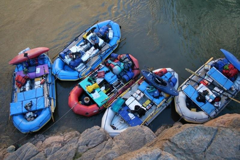 File:5 boats in Havasu.jpg