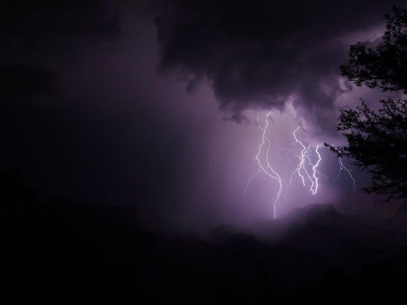 File:Lightning copyright Tom Martin.jpg